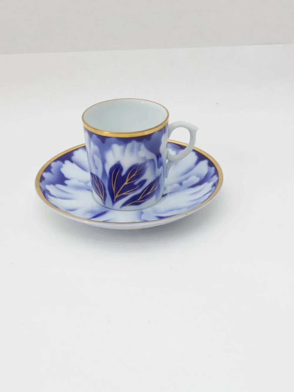 Share Vintage Demitasse Cup & Saucer Danbury Mint Fukagawa Porcelain Blue White